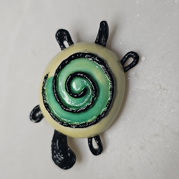 BSK Jewelry - BSK Green and Cream Turtle Brooch